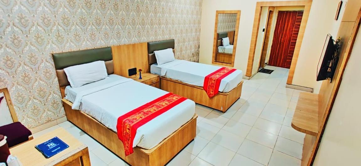 בובנשוואר Hotel Richi Regency מראה חיצוני תמונה